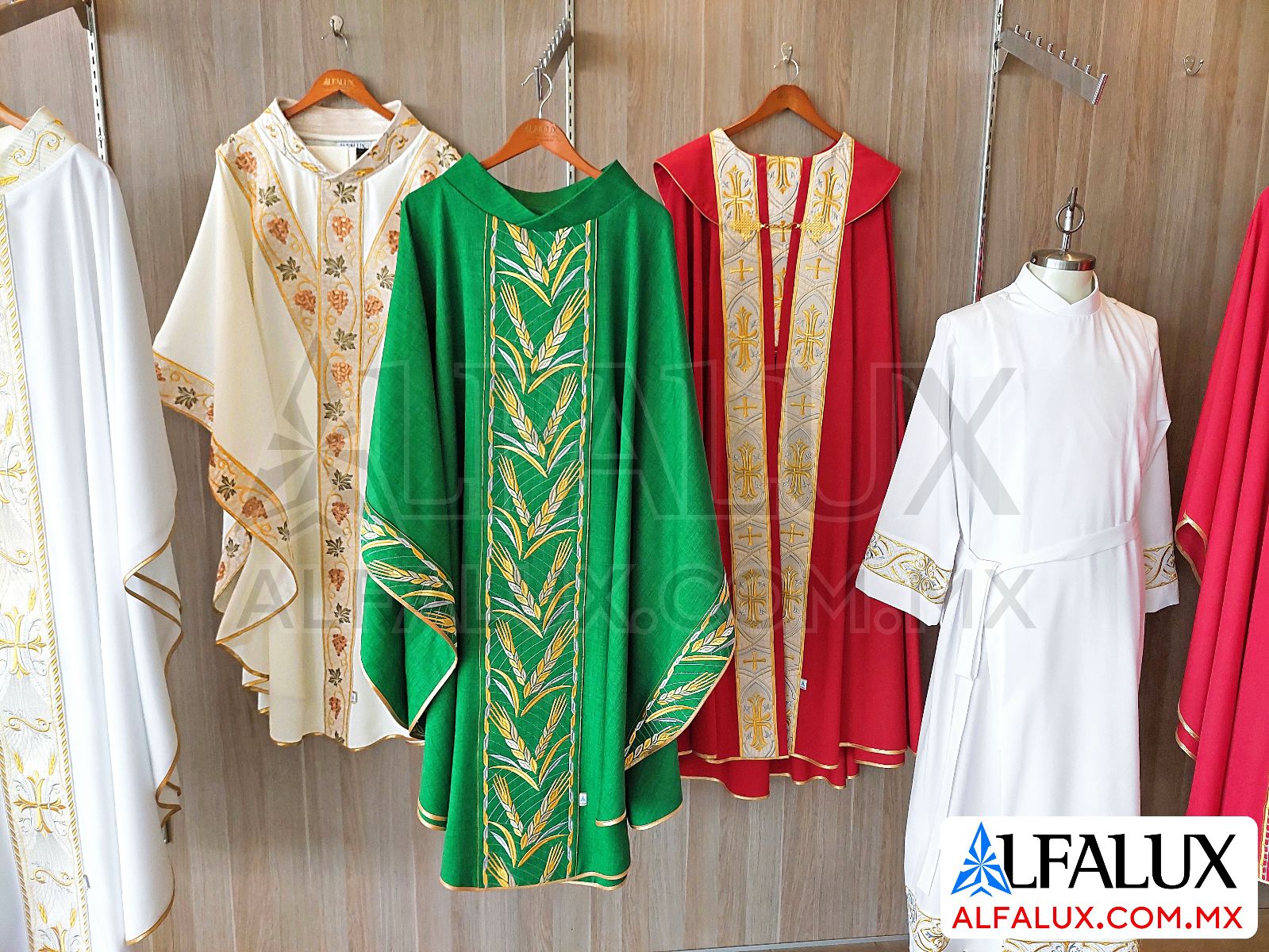 Alfalux PRENDAS Casulla Alba Dalmatica (1)